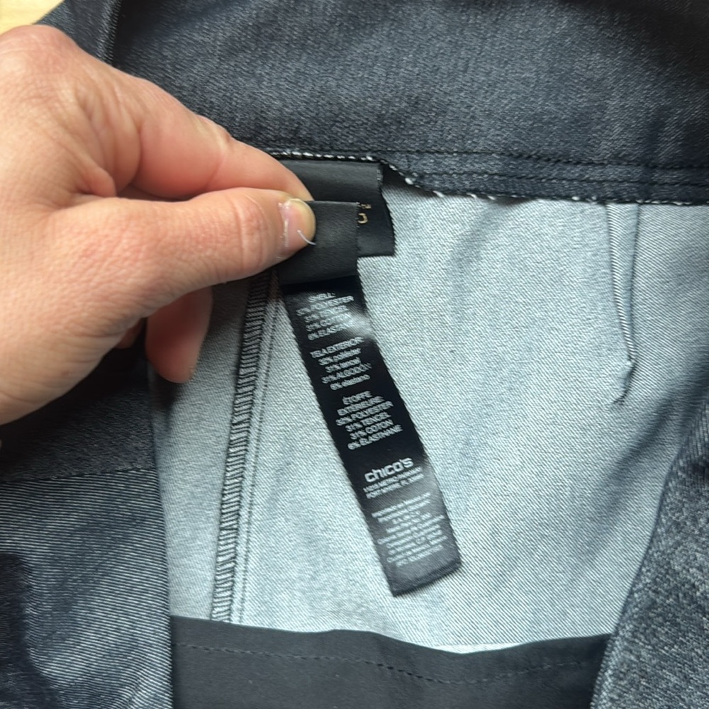 Chico’s Cropped Gray Trousers - Picture 3 of 8